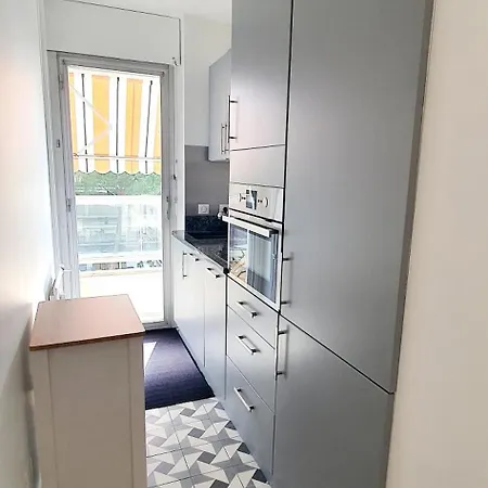 Beautiful 2-bedroom With Sea View In Apartmán Antibes
