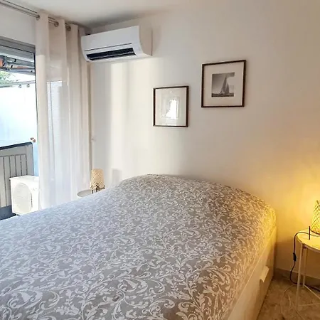 Beautiful 2-bedroom With Sea View In Lejlighed Antibes