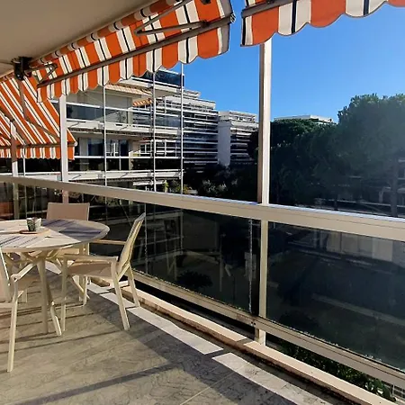 Beautiful 2-bedroom With Sea View In * Αντίμπ