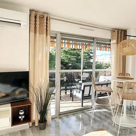 Beautiful 2-bedroom With Sea View In Antibes