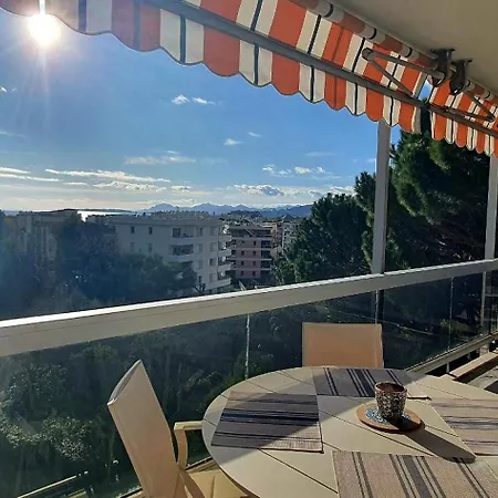 Beautiful 2-bedroom With Sea View In Apartmán