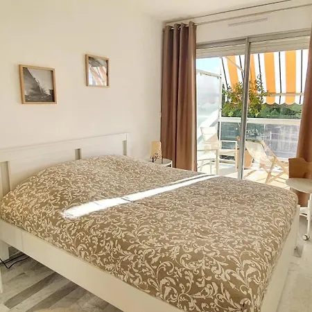 Beautiful 2-bedroom With Sea View In Apartmán *