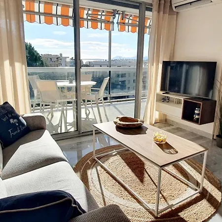 Beautiful 2-bedroom With Sea View In Apartmán Antibes