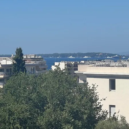 Beautiful 2-bedroom With Sea View In Lejlighed Antibes