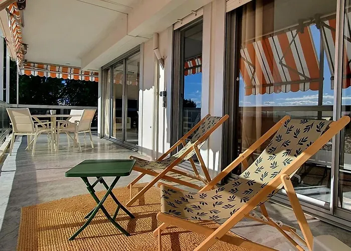 Lejlighed Beautiful 2-bedroom With Sea View In