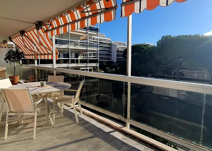 Beautiful 2-bedroom With Sea View In * Antibes