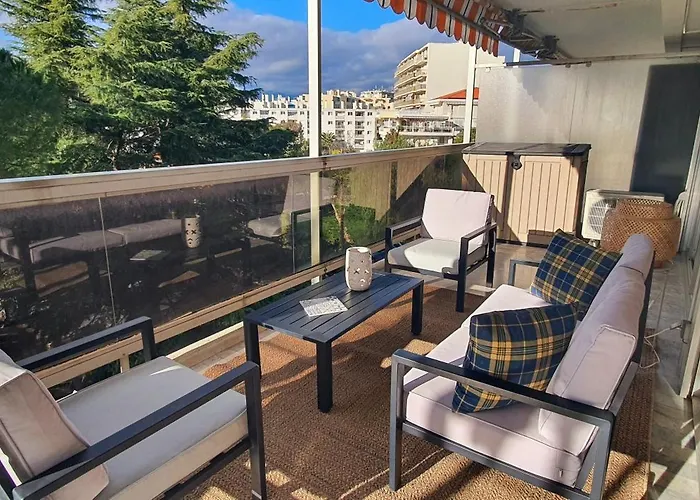 Beautiful 2-bedroom With Sea View In *