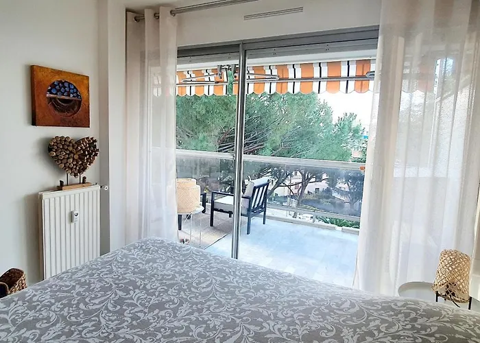 Beautiful 2-bedroom With Sea View In *