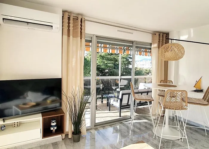 Beautiful 2-bedroom With Sea View In Antibes