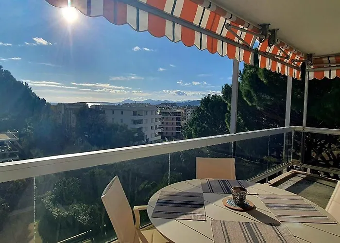 Beautiful 2-bedroom With Sea View In Lejlighed