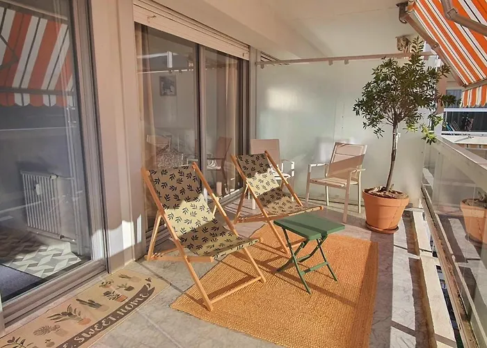 Lejlighed Beautiful 2-bedroom With Sea View In Antibes