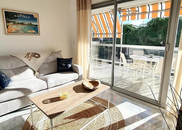 Lejlighed Beautiful 2-bedroom With Sea View In *