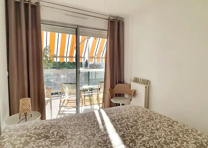Beautiful 2-bedroom With Sea View In *